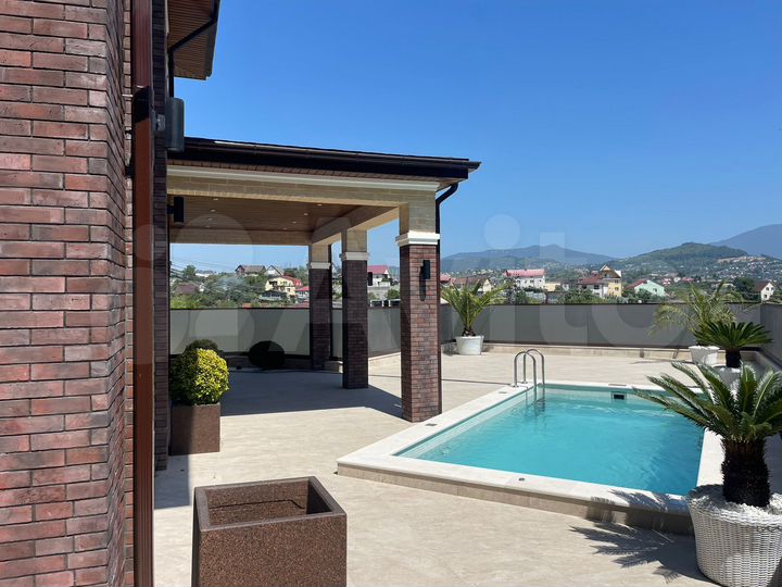 Дом 260 м² на участке 5 сот.