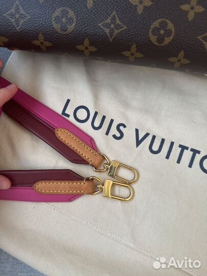 Сумка Louis Vuitton Cluny BB с розовым ремнем