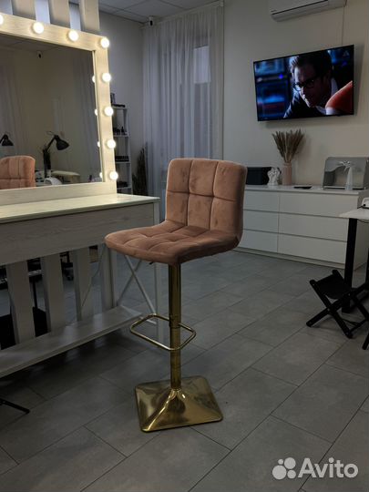 Стул барный для бровиста и визажиста