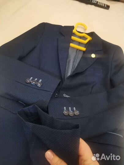 Костюм темно синий на мальчика 140