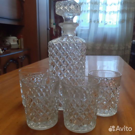 Штоф хрустальный и 4 хрустальных стакана