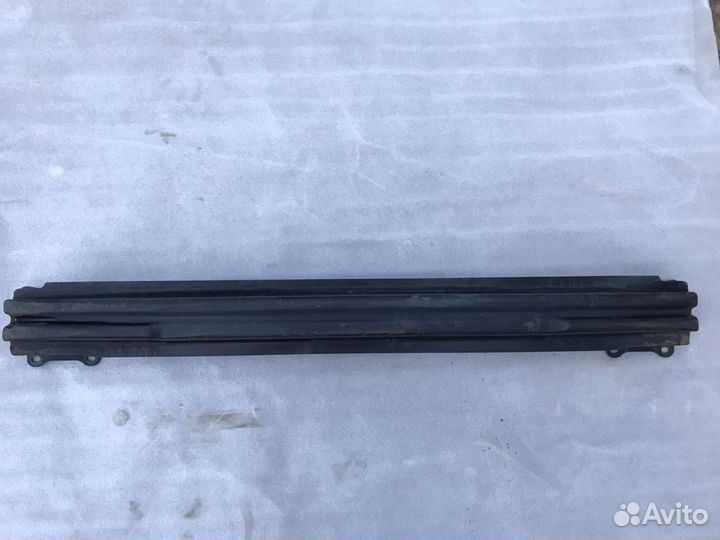 Усилитель заднего бампера Golf 6