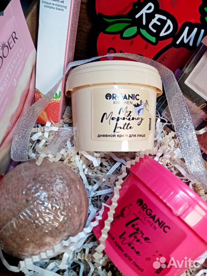 Набор косметики. Подарочный набор