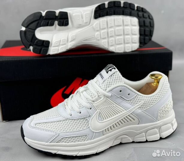 Мужские кроссовки Nike White Vomero 5