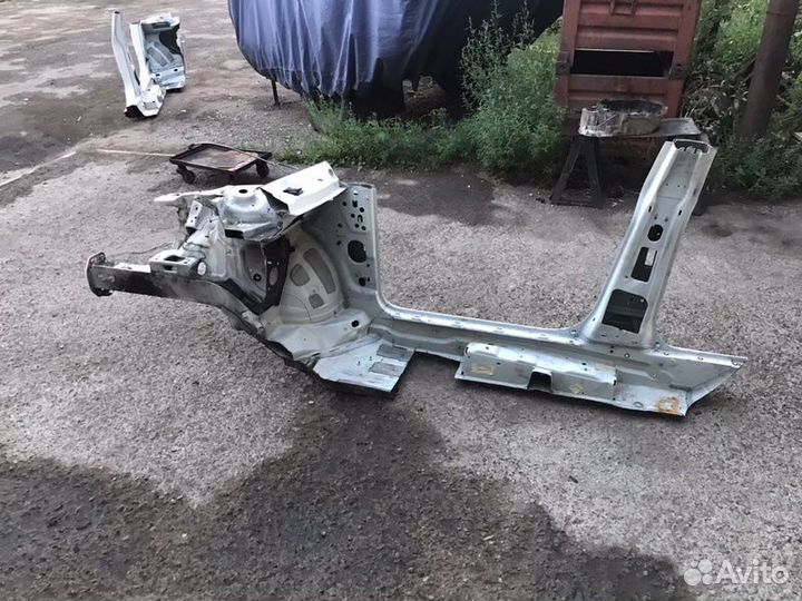 Центральная стойка кузова правая Vw Passat Cc B6