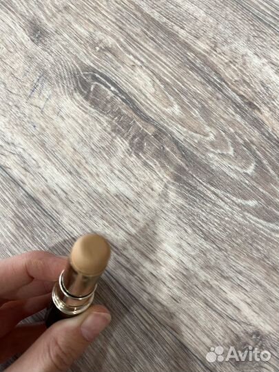 CLÉ DE peau beauté concealer