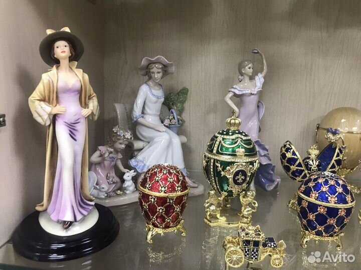 Яйца пасхальные сувенирные и другие статуэтки