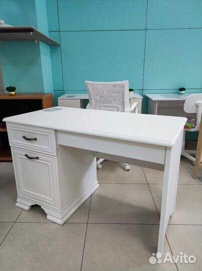 Стол компьютерный в классическом стиле