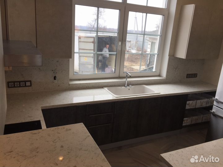 Столешницы из кварцевого агломерата и акрилового к