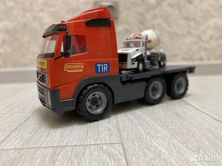 Игрушки большие. Техника Машины