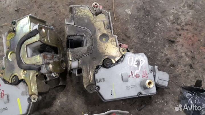Замок двери Nissan primera p11