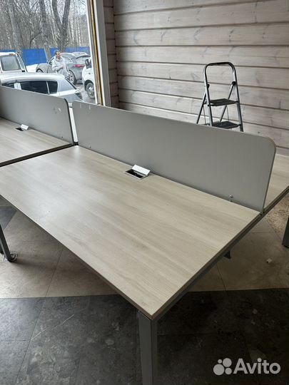 Офисный стол с перегородкой