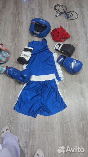 Боксерские перчатки clinch