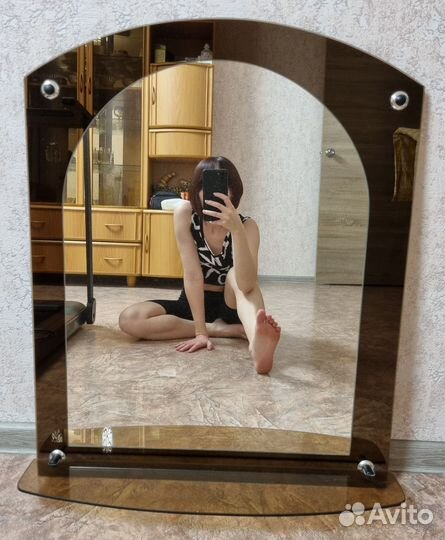 Зеркало с полочкой