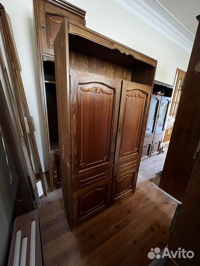 Шкаф со шкафчиками