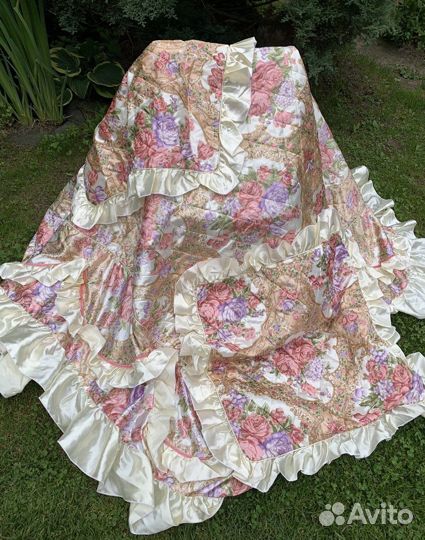 Покрывало на кровать и чехлы на подушки