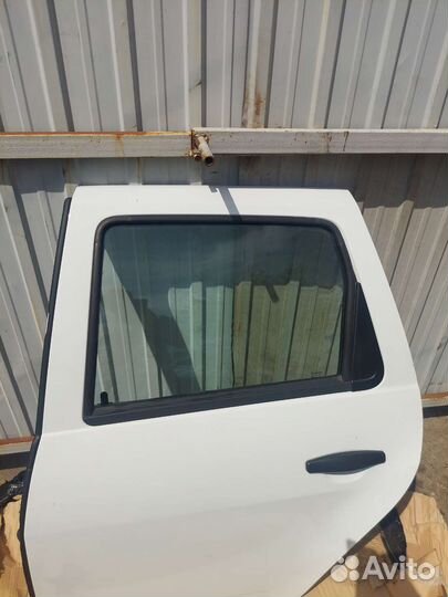 Стекло задней двери Duster левое правое