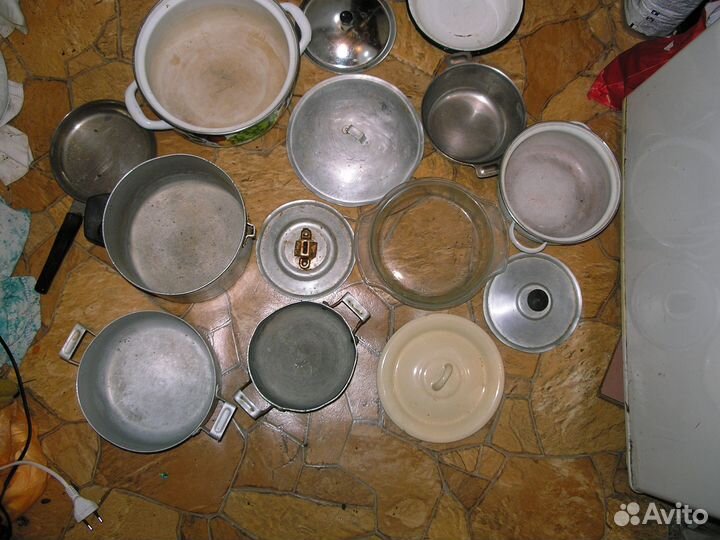Кастрюли сковородки