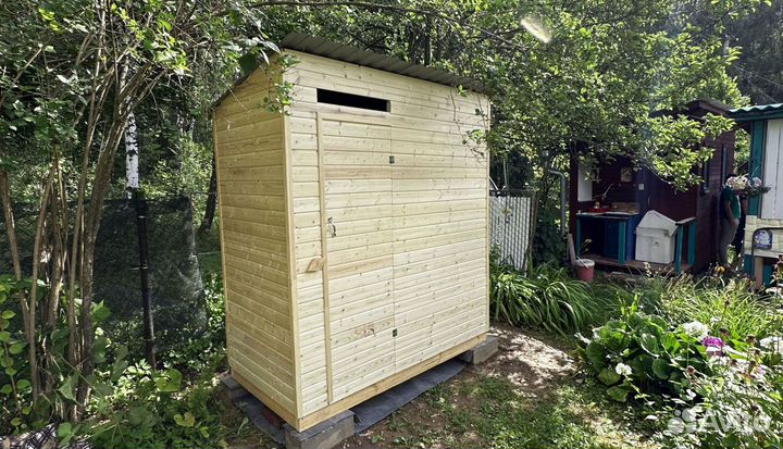 Туалет квадратный односкатный в наличии