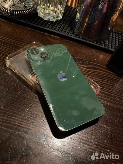 Телефон iPhone 13