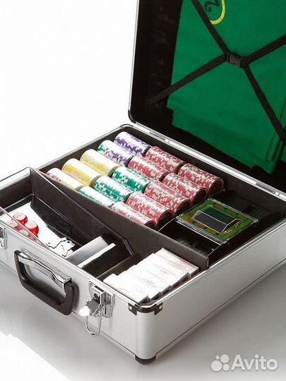 Набор для игры в покер и блэк-джек Nuts на 600 фишек 61738