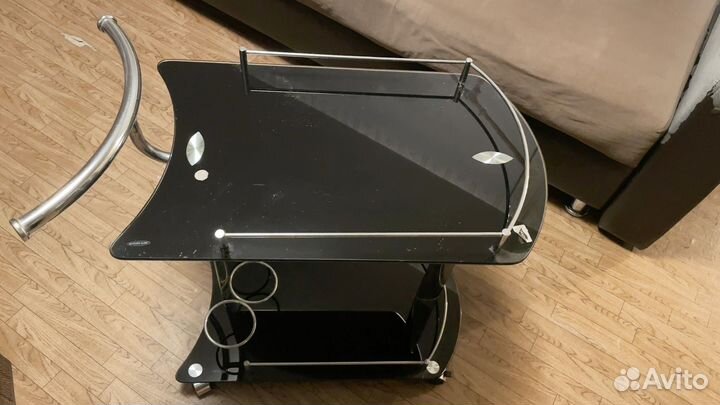 Сервировочный столик на колесиках стекло