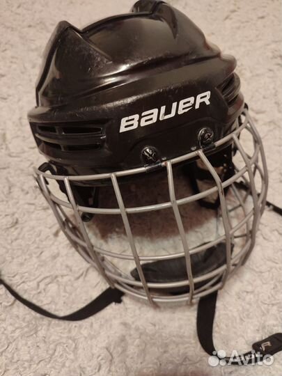 Хоккейный шлем