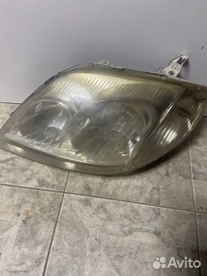 Фара левая и правая тойота королла 120