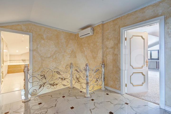 4-к. квартира, 200 м², 10/10 эт.