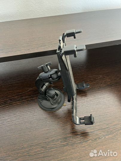 Держатель для планшета в авто