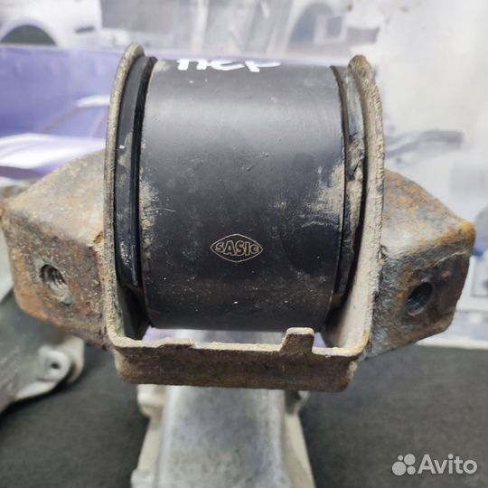 Опора двигателя задняя Volkswagen Golf3