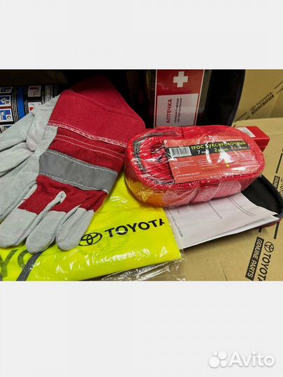 Набор автомобилиста оригинал тойота ленд крузер