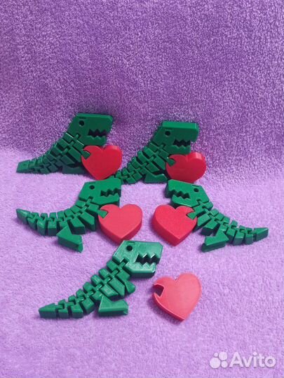 Подвижный динозавр с сердцем