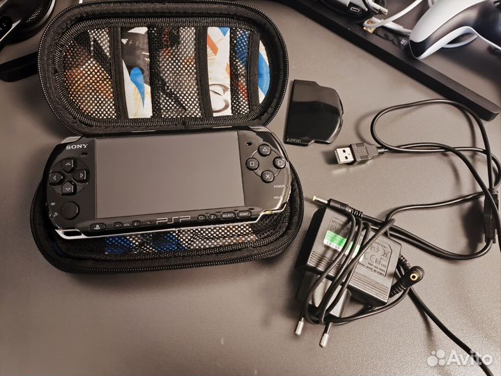 Psp 3004 прошитая,8гб карта памяти+ игры