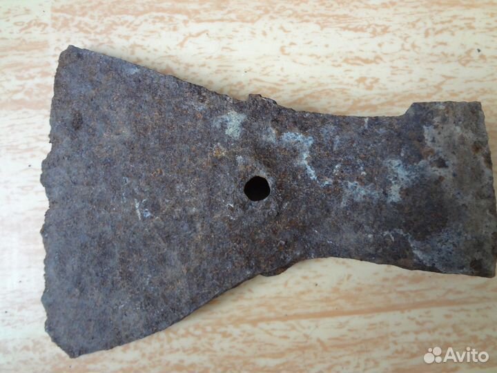 Жернова, топор и подковы кованые 18-19 век