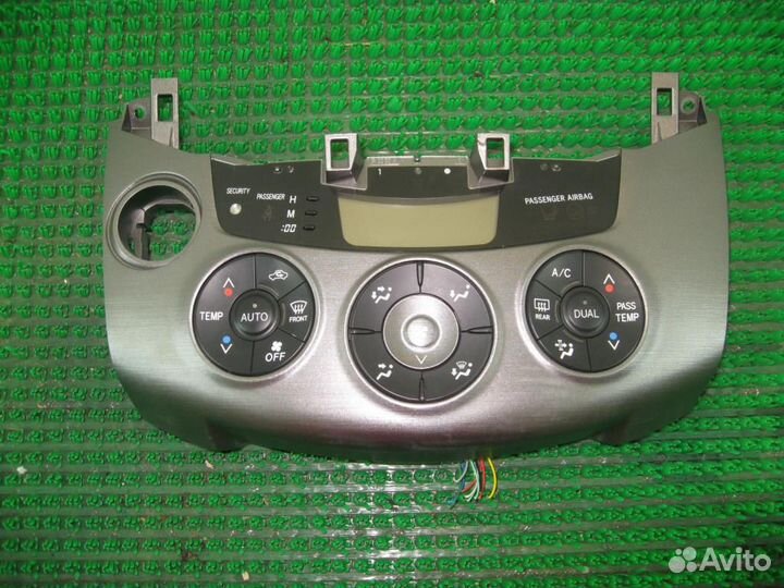 Панель управления отопителя Toyota RAV4 A30 2011