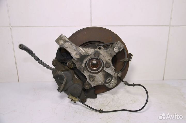 Кулак со ступицей передний правый Chrysler