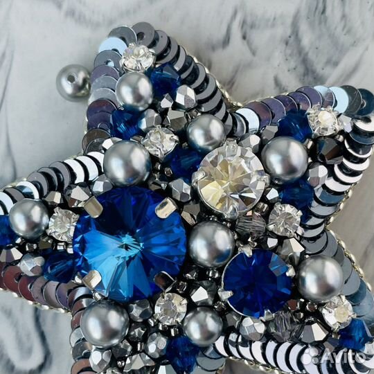 Брошь из бисера ручной работы