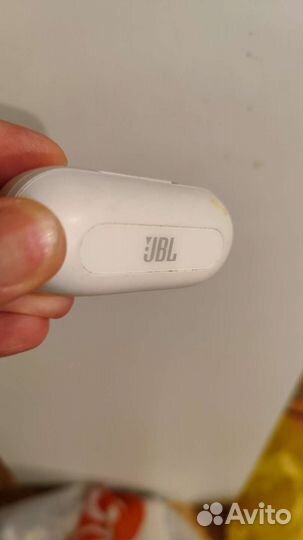 Продам наушники jbl bluetooth t100tws
