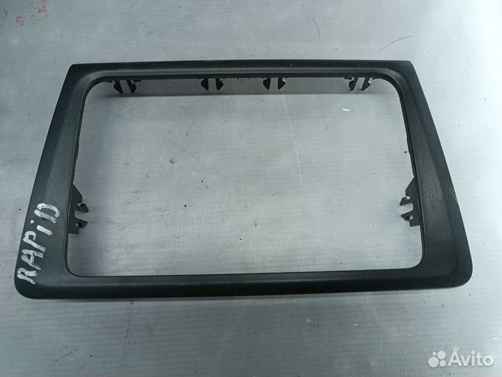 Рамка магнитолы Skoda Rapid