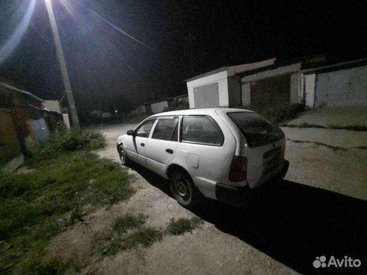 Toyota Corolla 1.3 AT, 1999, 300 000 км