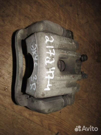 Суппорт задний правый (Hyundai Equus)