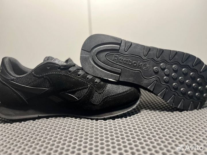 Кроссовки Reebok спортивные