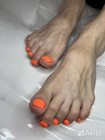 Маникюр и педикюр в Сургуте