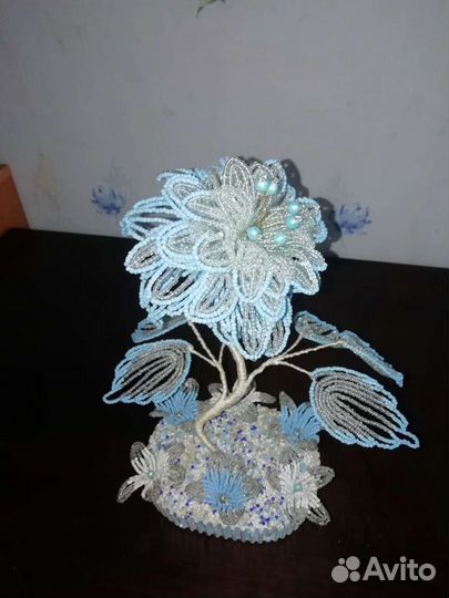 Цветок из бисера