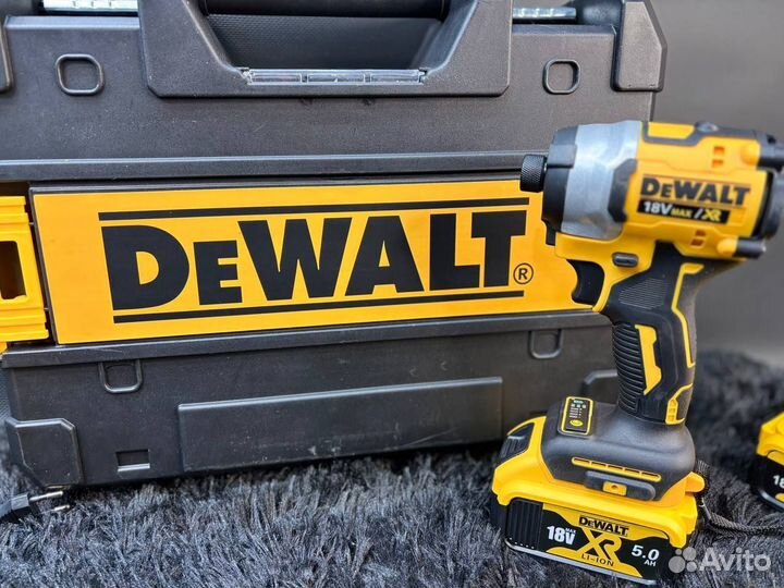 Аккумуляторный ударный гайковерт dewalt