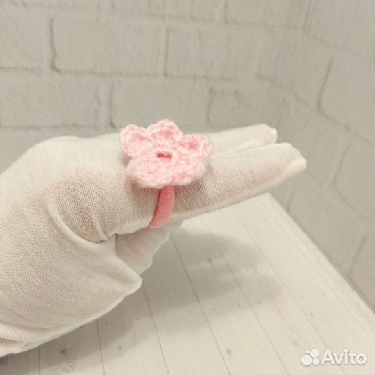 Резинка для волос с цветком