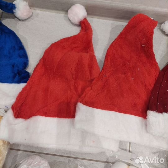 Бороды деда Мороза, парики и косы Снегурочки