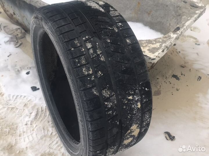 Triangle Snowlink TWT02 245/40 R18