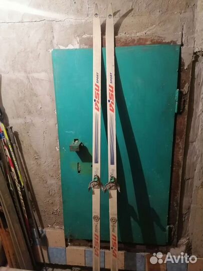 Лыжи и лыжные палки